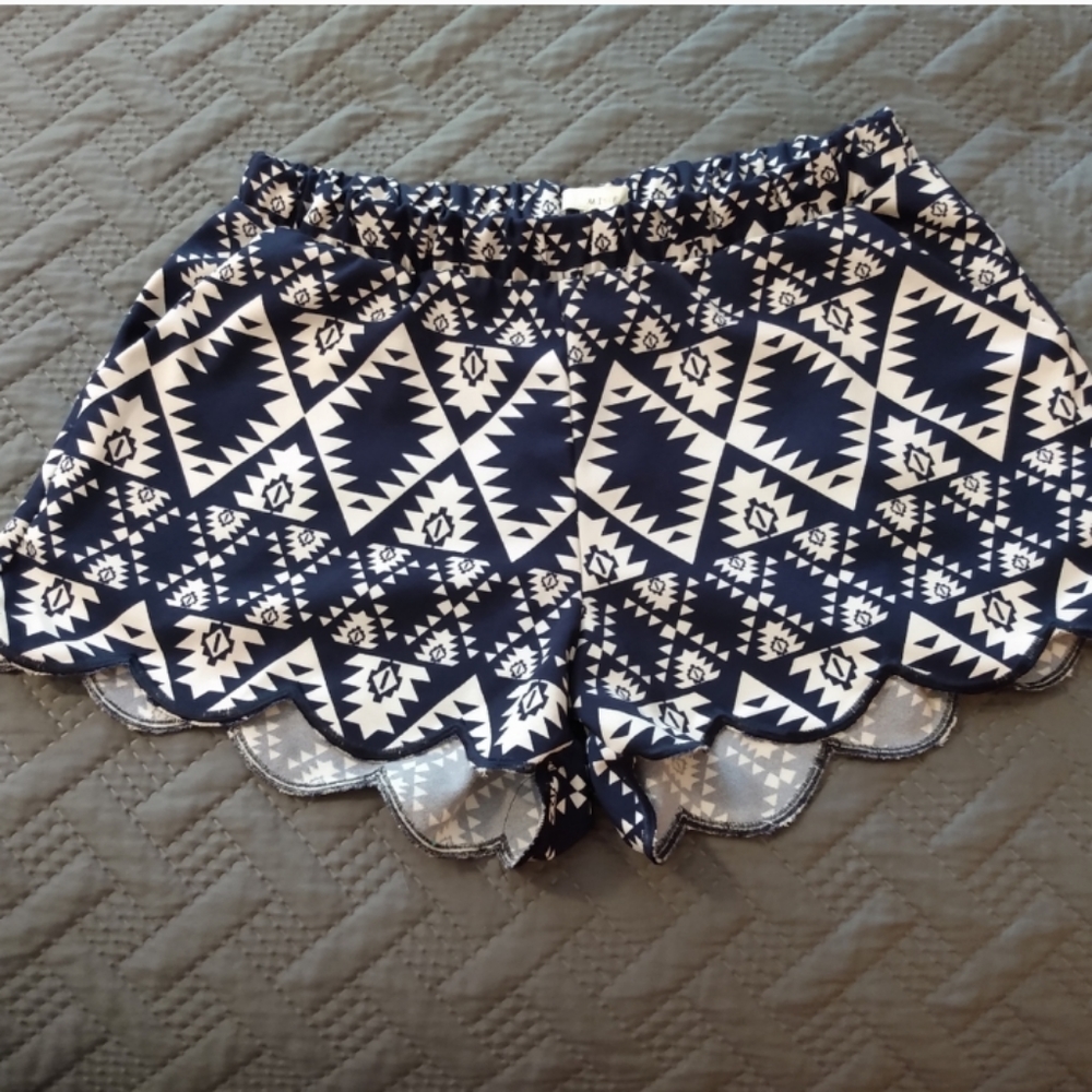 🖤 Aztec Shorts with Scalloped Hem